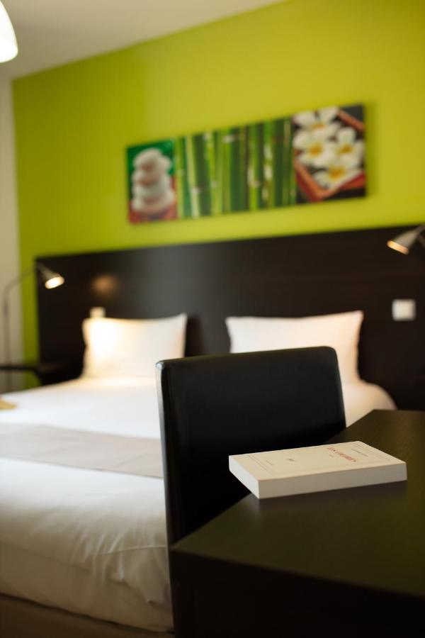 Saint-Geniez-dʼOlt Logis Hotel Restaurant De France מראה חיצוני תמונה