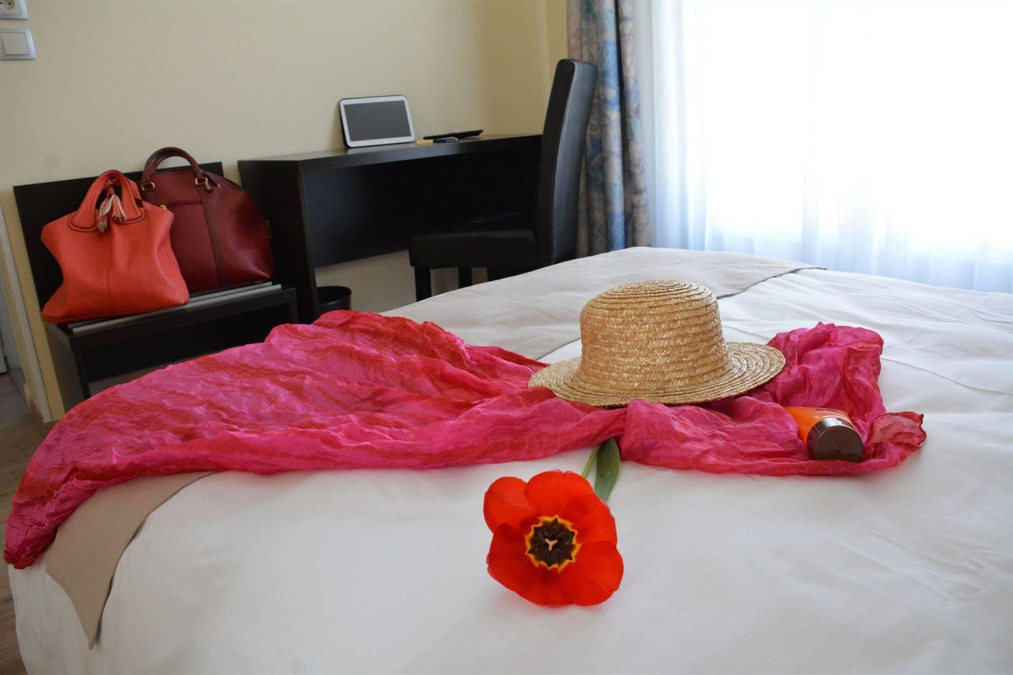 Saint-Geniez-dʼOlt Logis Hotel Restaurant De France מראה חיצוני תמונה