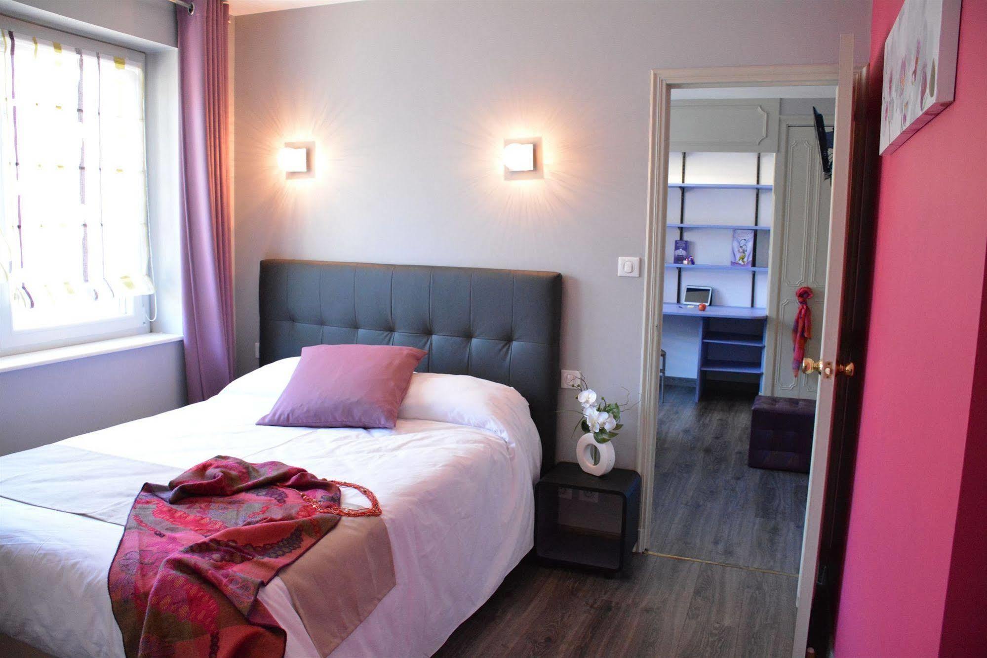 Saint-Geniez-dʼOlt Logis Hotel Restaurant De France מראה חיצוני תמונה